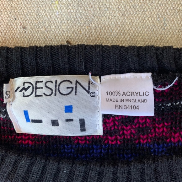 Fun and Cozy Patterned Sweater - Picture 8 of 8